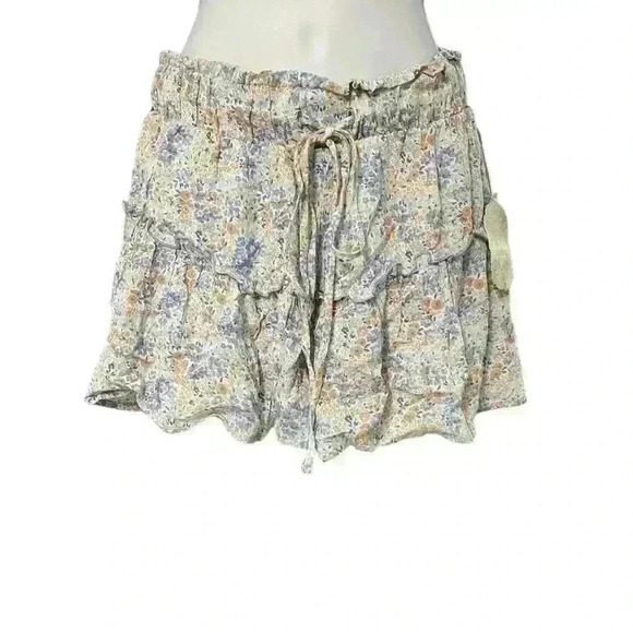 Altar'd State Pants - Altar’d State Floral Tiered Shorts Size Medium NWT
